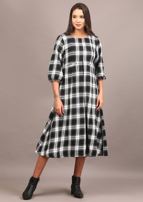 Black and white tartan full dress