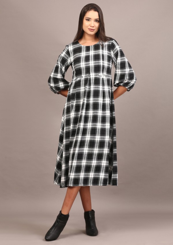 Black and white tartan full dress