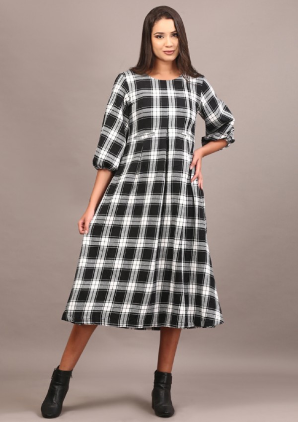 Black and white tartan full dress