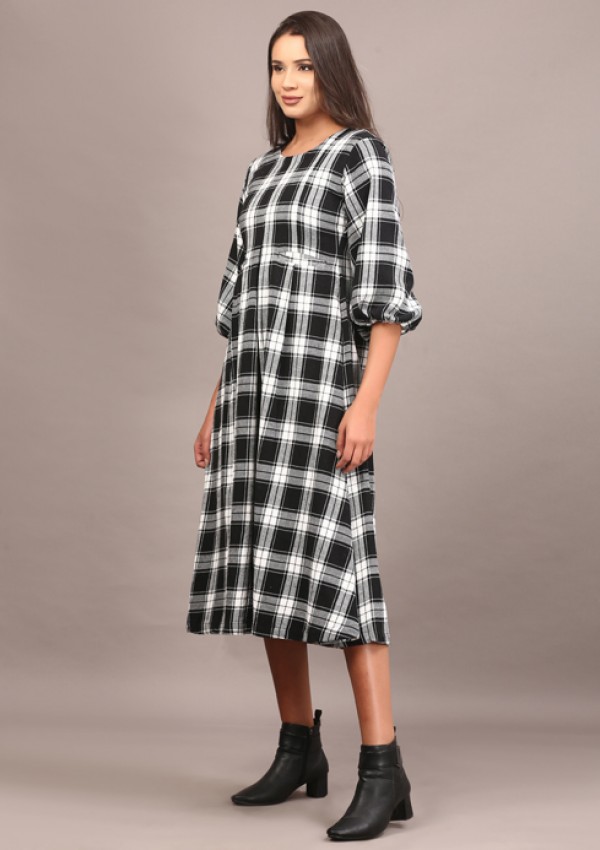 Black and white tartan full dress