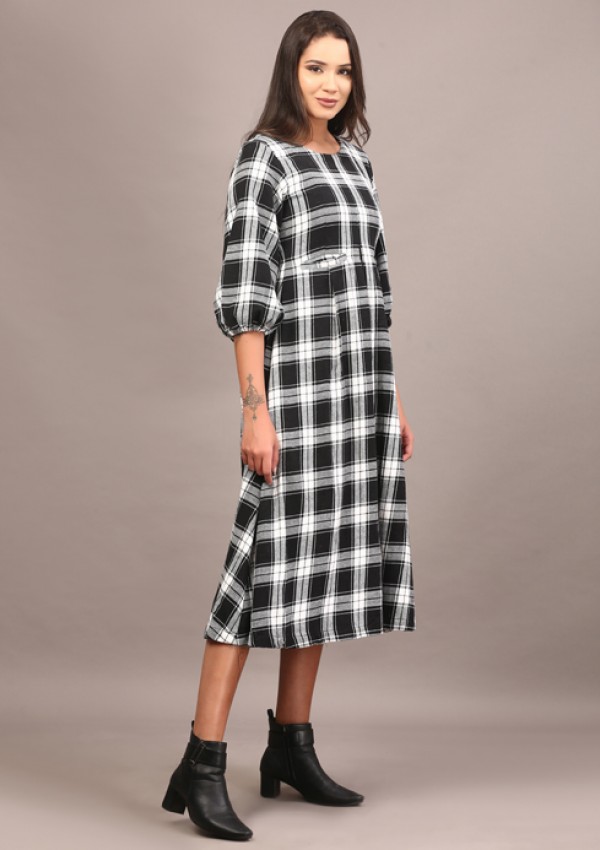 Black and white tartan full dress