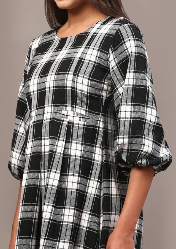 Black and white tartan full dress