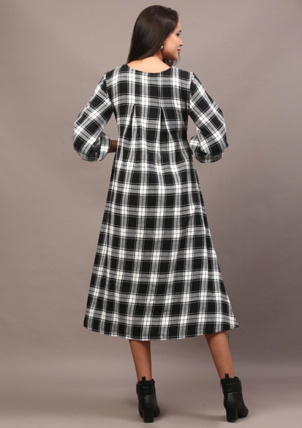 Black and white tartan full dress