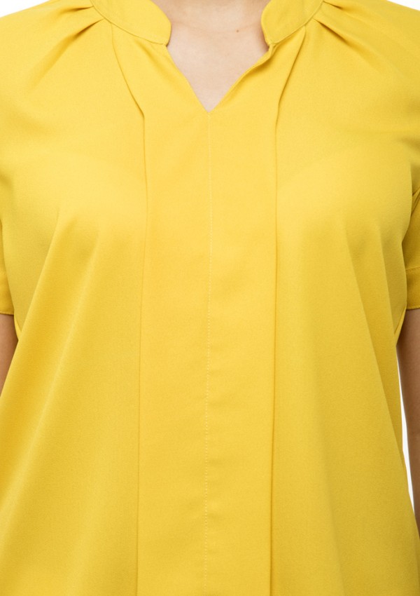 Notched neck with collars yellow top